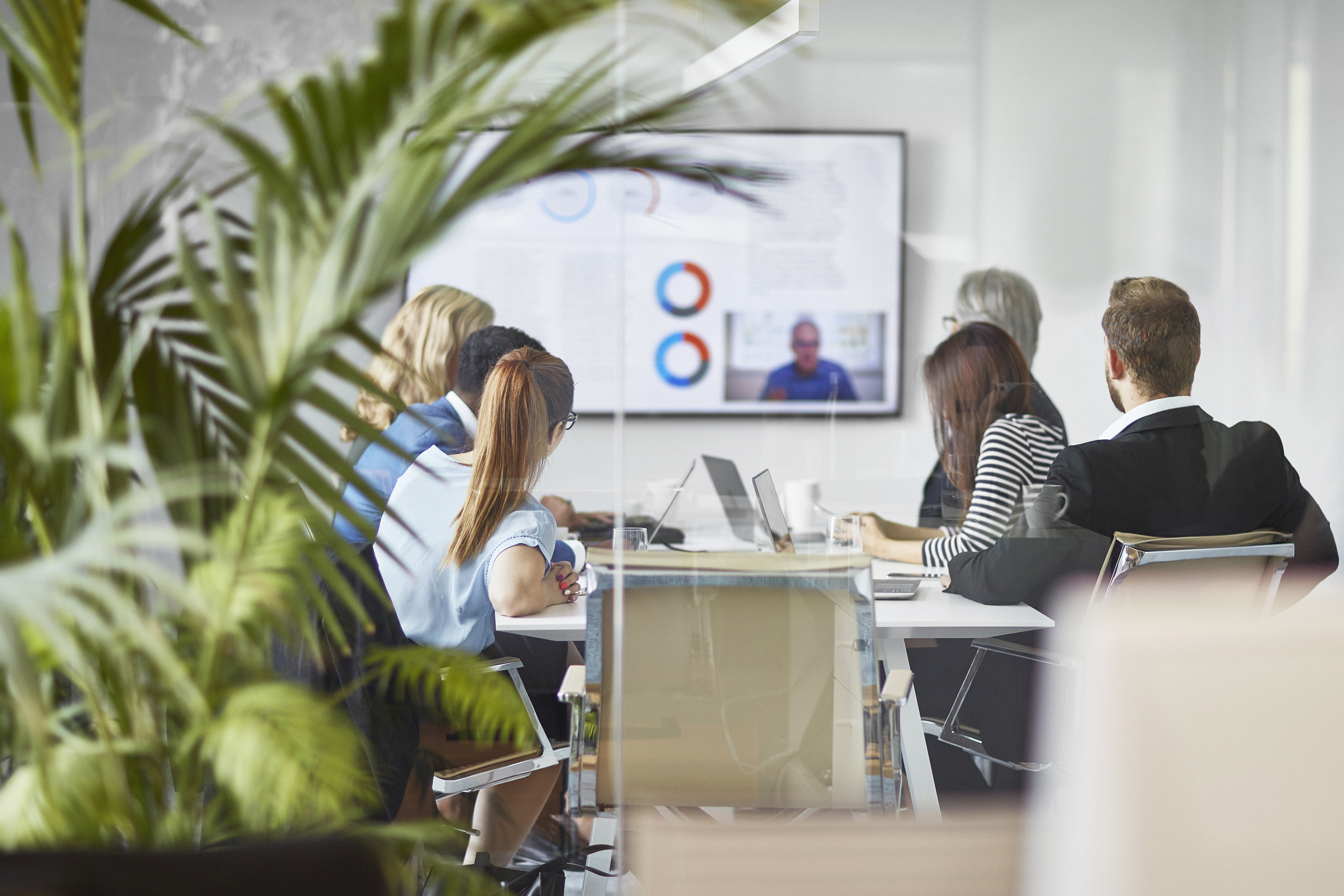 Conference-room-meeting-in-session